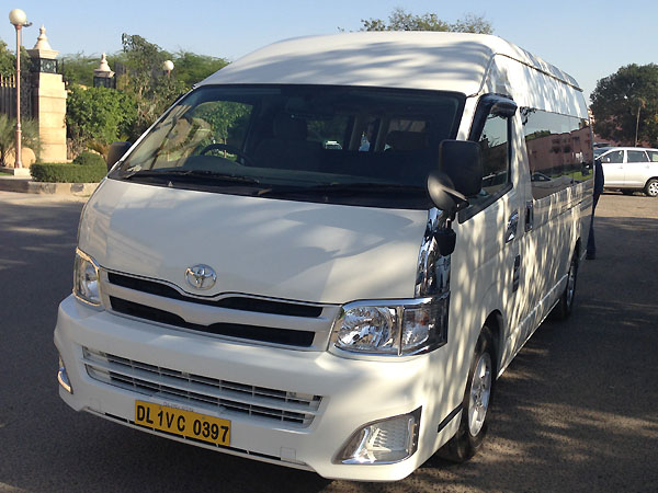 Tempo Traveller, Volvo Bus & Mercedes Benz Bus Rentals Delhi