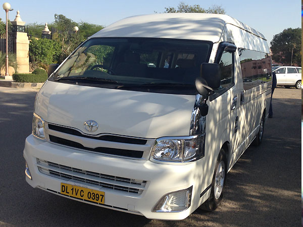 Tempo Traveller, Volvo Bus & Mercedes Benz Bus Rentals Delhi